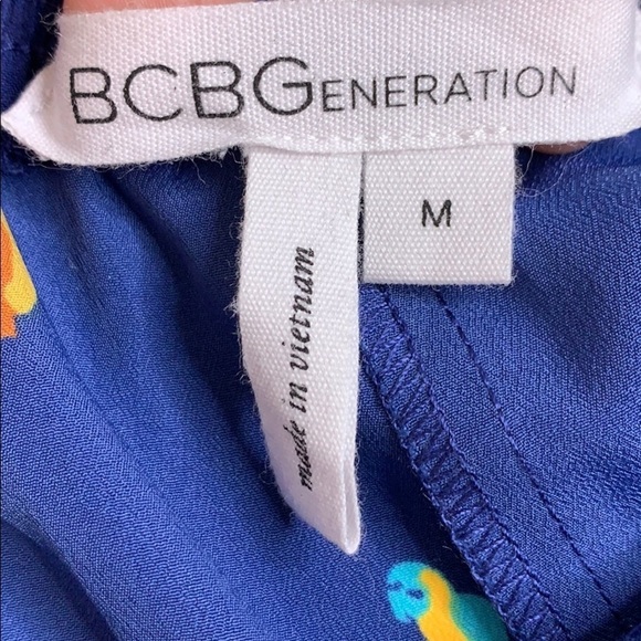 BCBGeneration Parrot Bird free flowing tulip short navy medium women’s - Picture 7 of 8